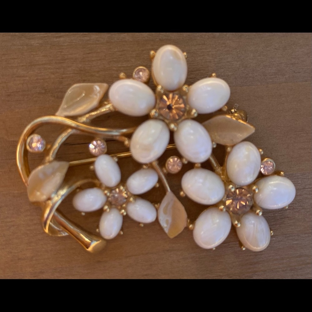 Floral banana republic brooch.